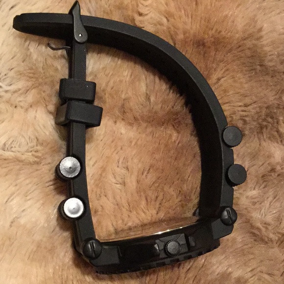 WATCH - Picture 7 of 7